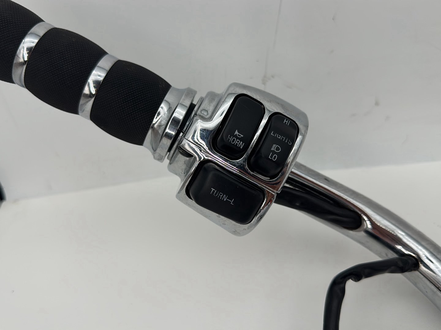 1999 - 2006 Harley-Davidson Dyna Wide Glide Handlebars Left Right Switches Controls 56079-93