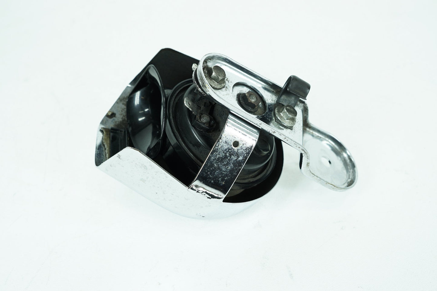 1999 - 2006 Harley-Davidson Softail Heritage Classic Horn Signal Klaxon Chrome Cover 69012-93A