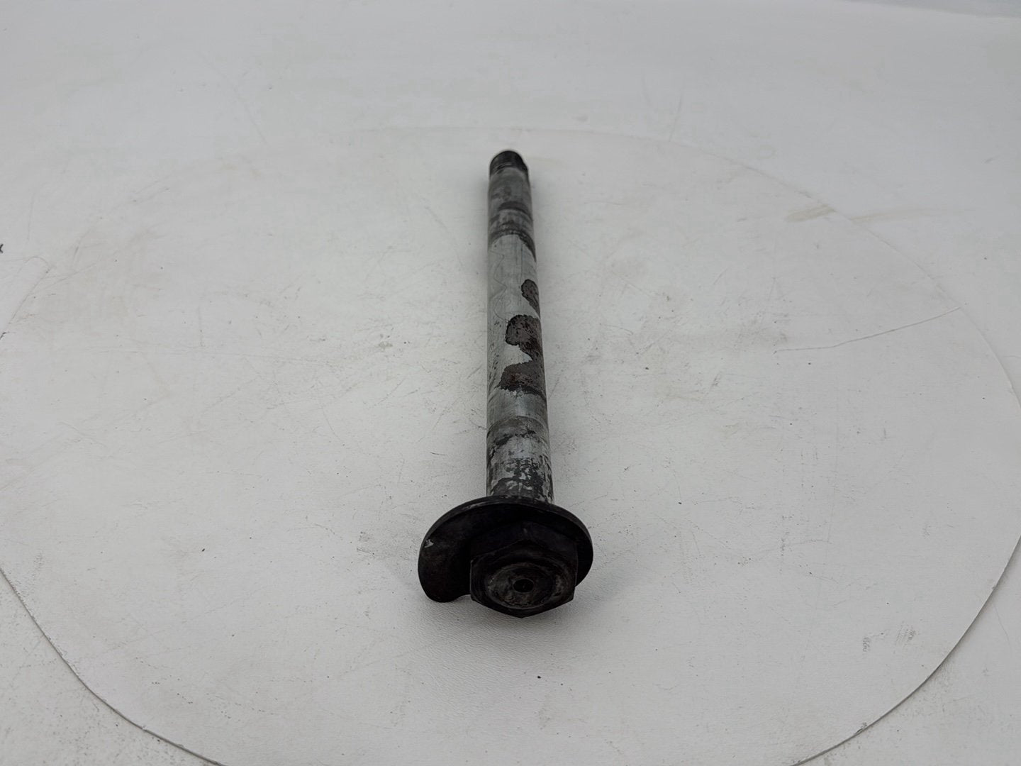 1999 - 2006 Harley-Davidson Touring Electra Glide Rear Wheel Axle Bolt Shaft 	41056-02
