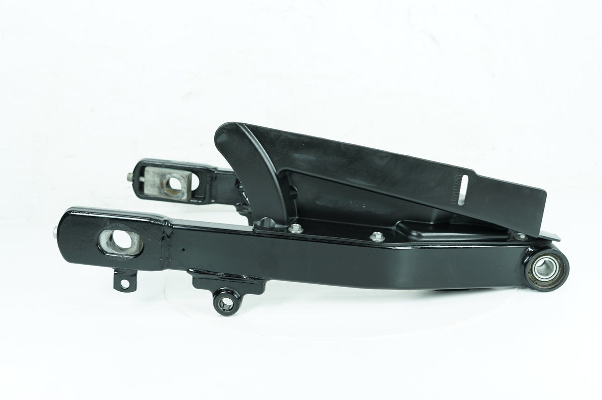 2015 Harley Dyna FXDBP Street Bob OEM Rear Fork Swingarm Swing Arm