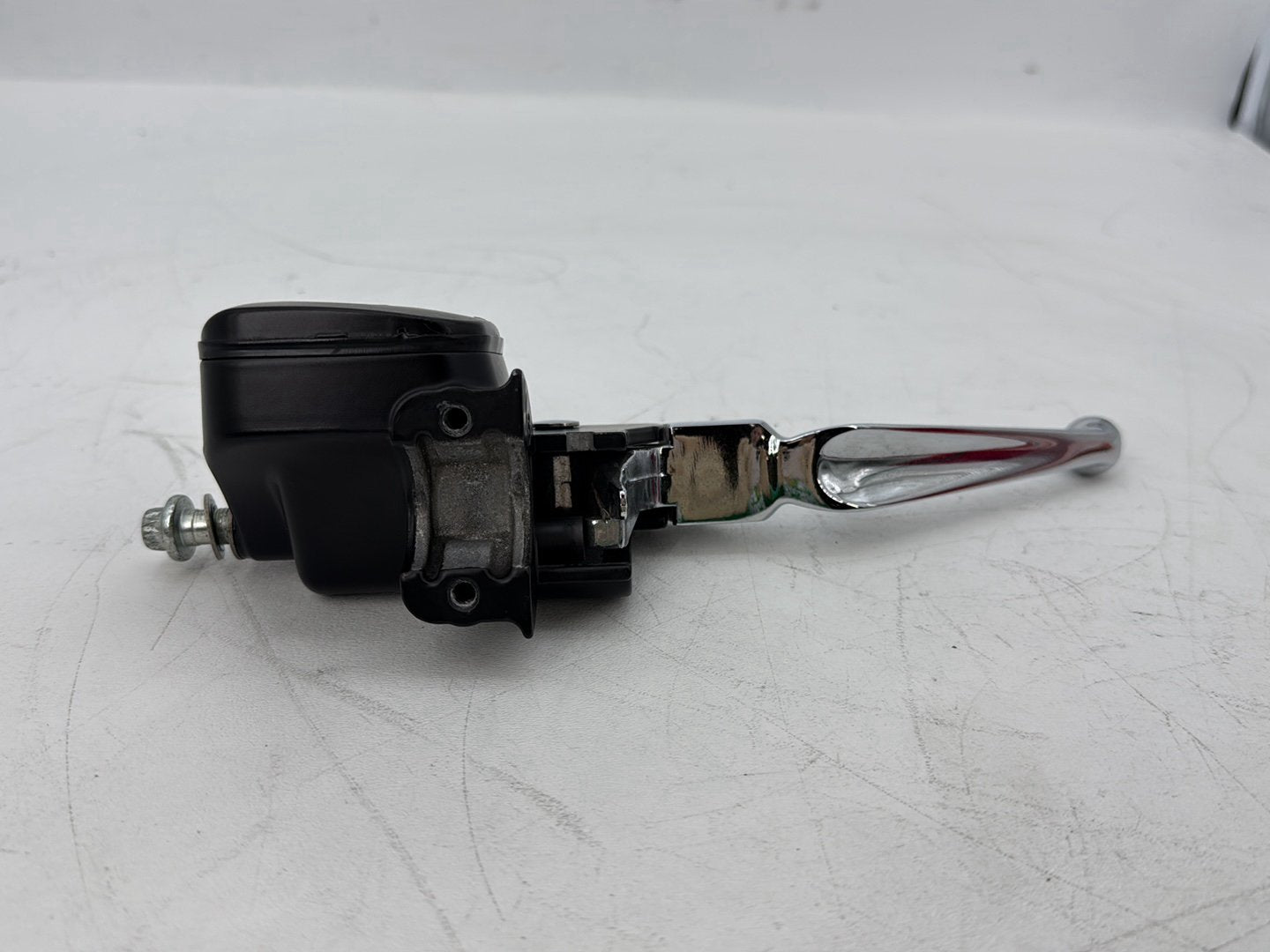 2000 Harley Touring FLHTCI Electra Glide Classic OEM Front Right Brake Lever Master Cylinder