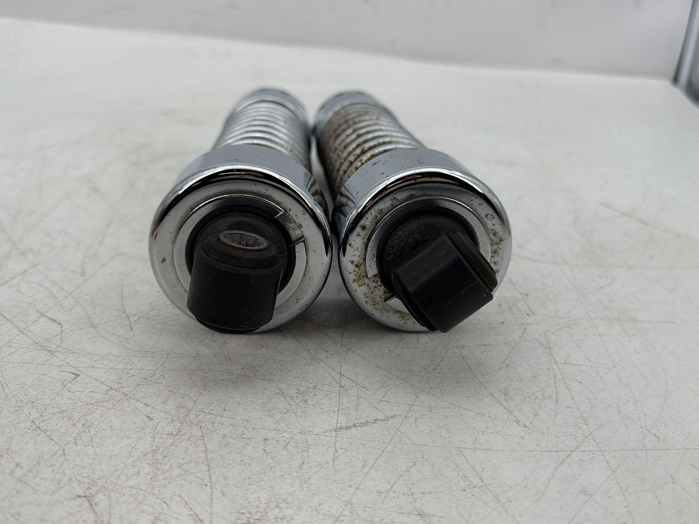 2005 Harley Dyna FXDWG Wide Glide OEM Rear Left Right Shock Absorbers