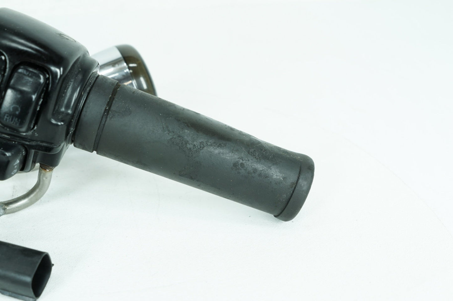2007 - 2016 Harley-Davidson Dyna Super Glide Custom Right Engine Start Kill Switches Controls 71684-06