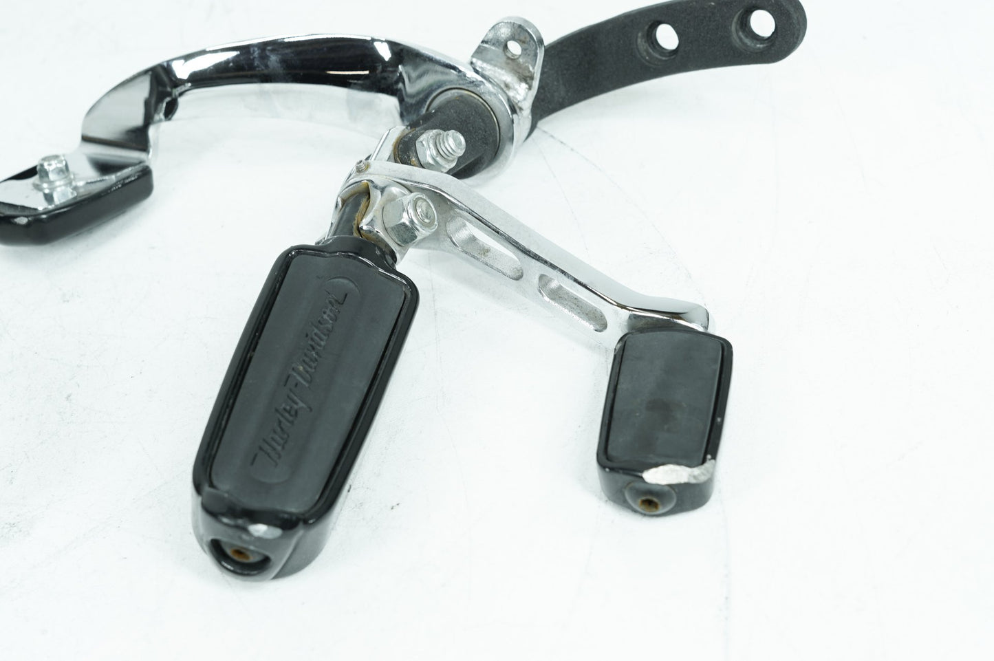 2007 - 2011 Harley-Davidson Dyna Fat Bob Left & Right Foot Pegs 33693-03