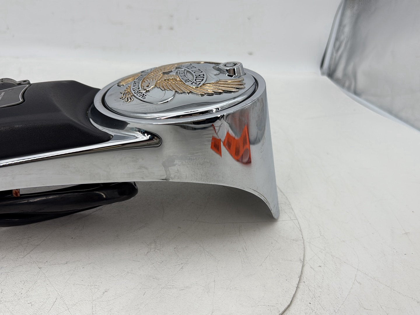 1999 - 2006 Harley-Davidson Touring Electra Glide Ultra Fuel Gas Tank Dash Console NOKey 61270-98A