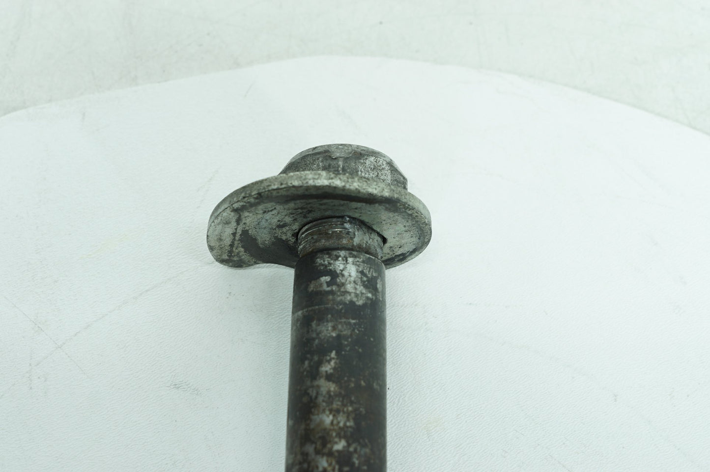 2007 - 2012 Harley-Davidson Touring Road Glide Rear Wheel Axle Bolt Shaft 41056-09