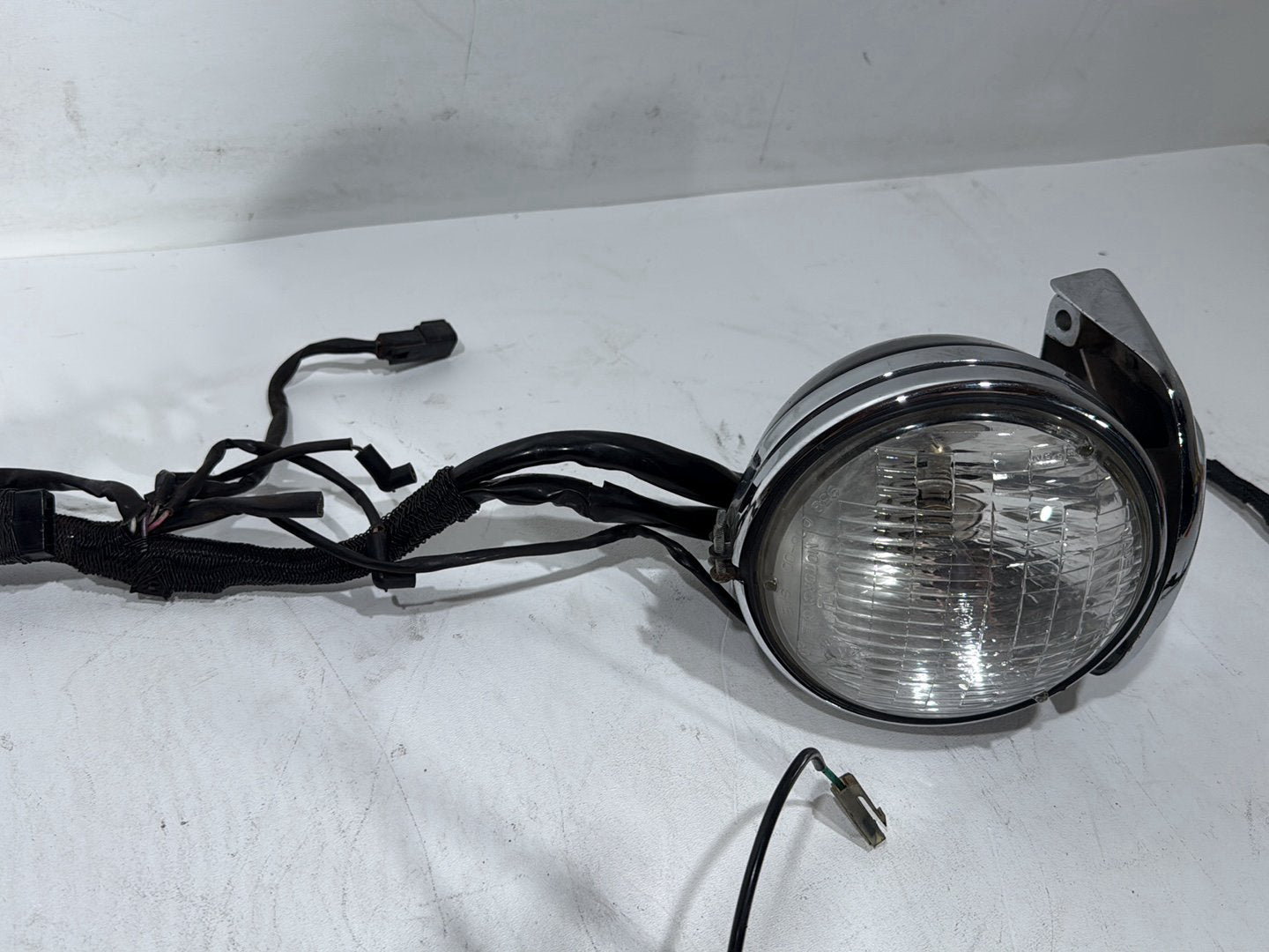 01 Harley Sportster 883 XLH883 OEM Headlight Headlamp Halogen w/ Main Wire CARB