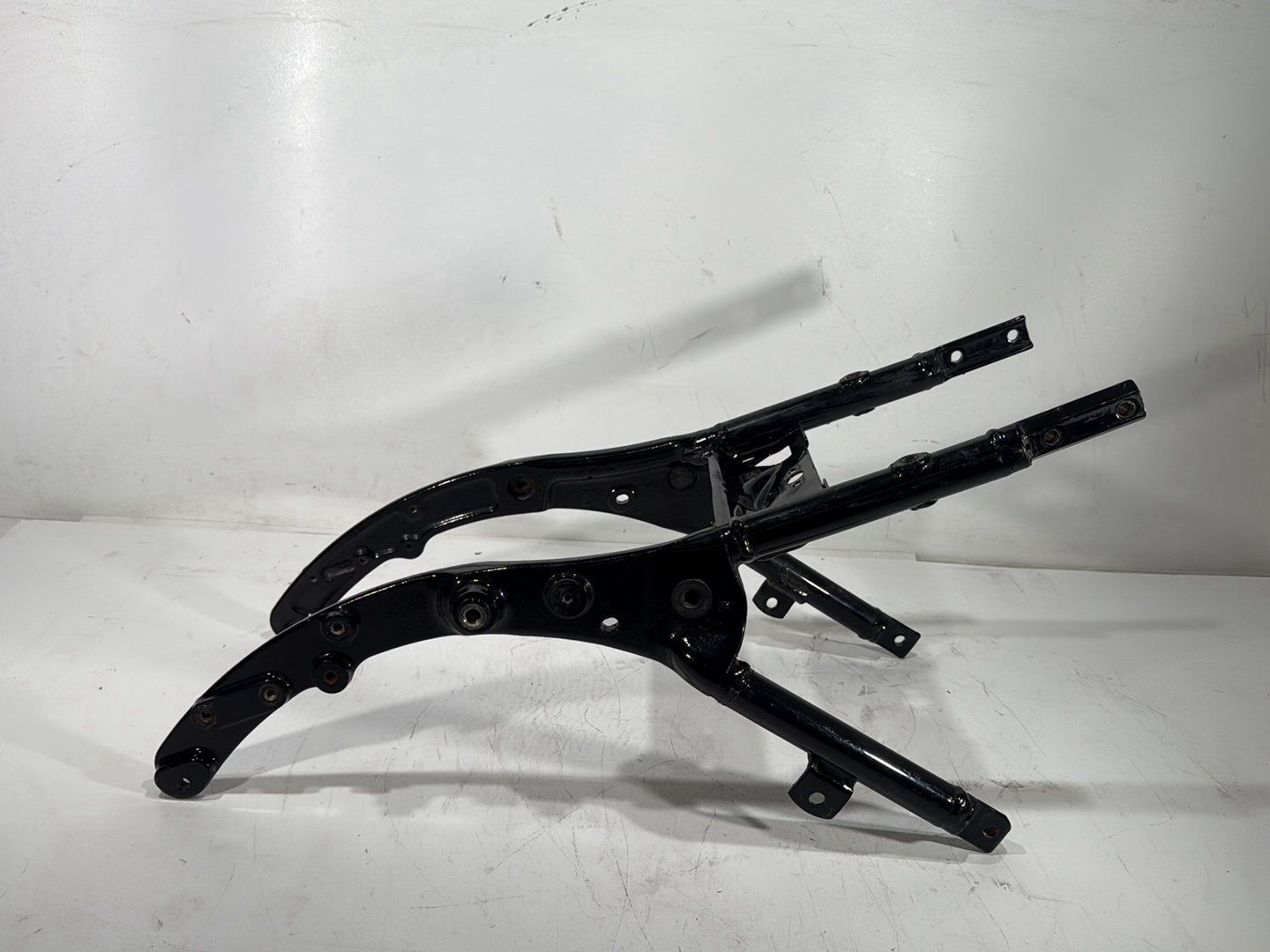 2018 Harley Electra Glide Touring Ultra Rear Back Sub Frame Rail Bar 48079-09BHP