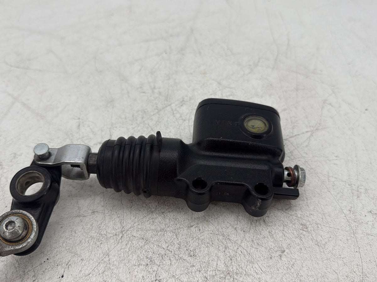 2019 Harley Softail Street Bob FXBB OEM Rear Brake Master Cylinder Reservoir