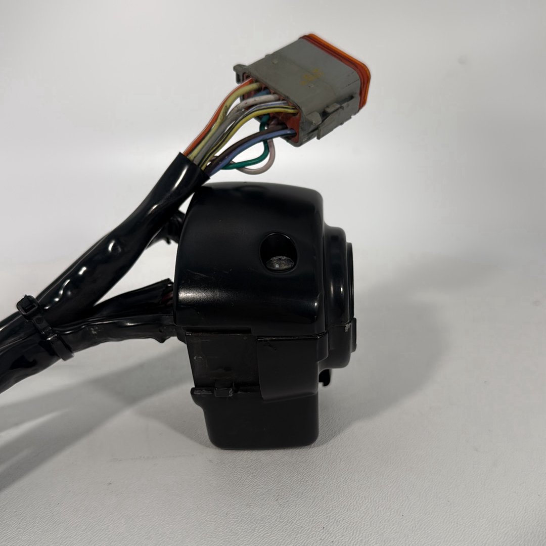 1999 - 2006 Harley-Davidson Touring Electra Glide Classic Left Turn Signal Headlight Switches Controls 71685-06A