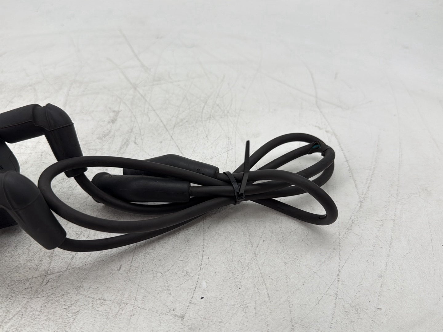 2010 Harley Street Glide Touring FLHX OEM Ignition Coil Spark Plugs Cable