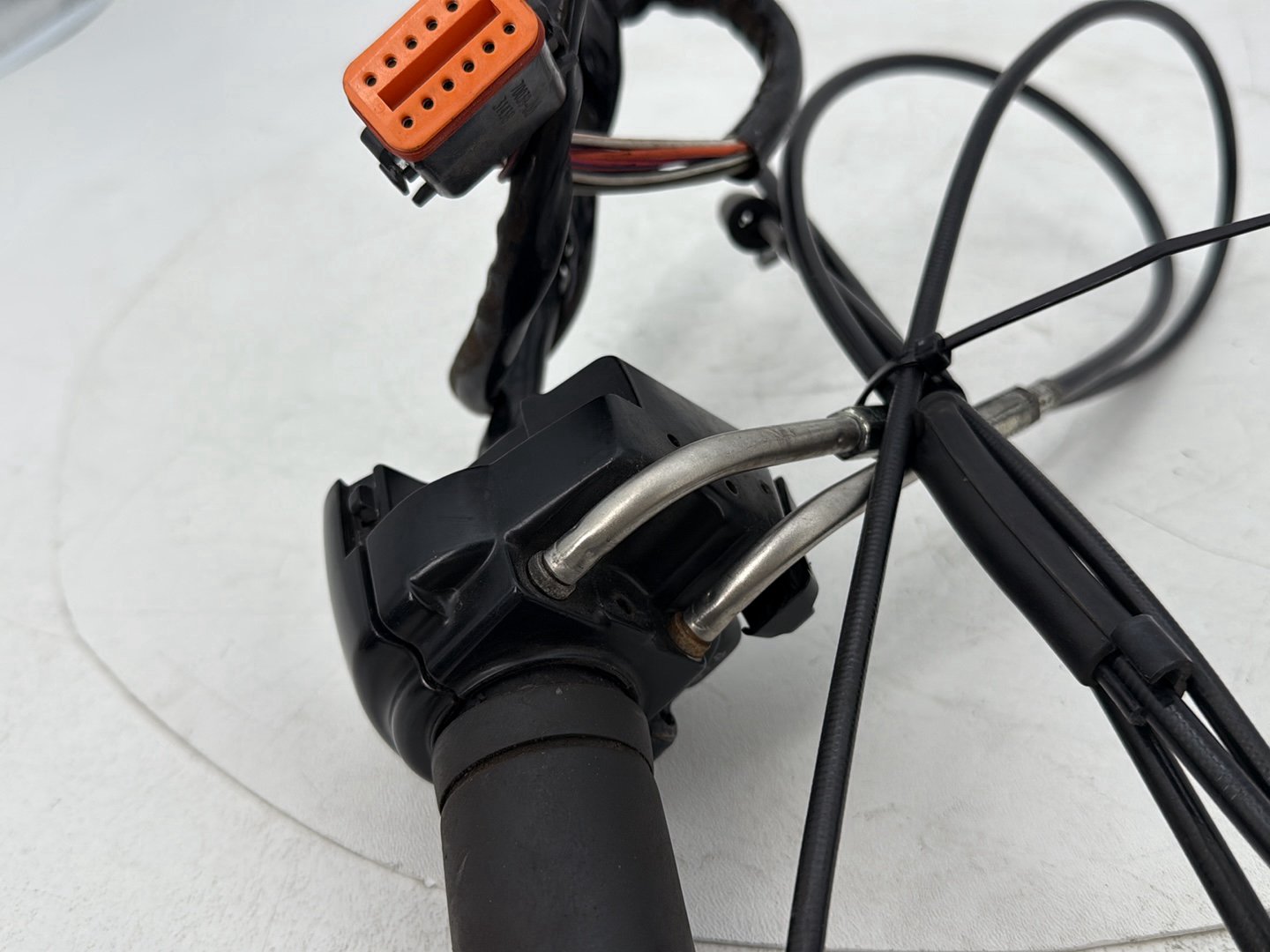 1999 - 2006 Harley-Davidson Touring Electra Glide Ultra Right Engine Start Kill Switches Controls 71684-06A