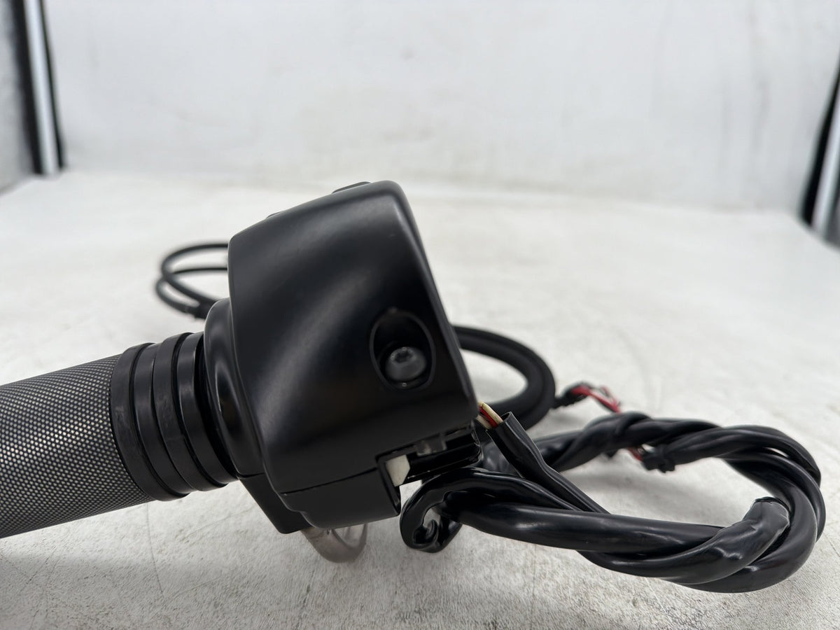 2012 Harley Dyna Fat Bob FXDF 103 OEM Right Engine Start Kill Switches Controls