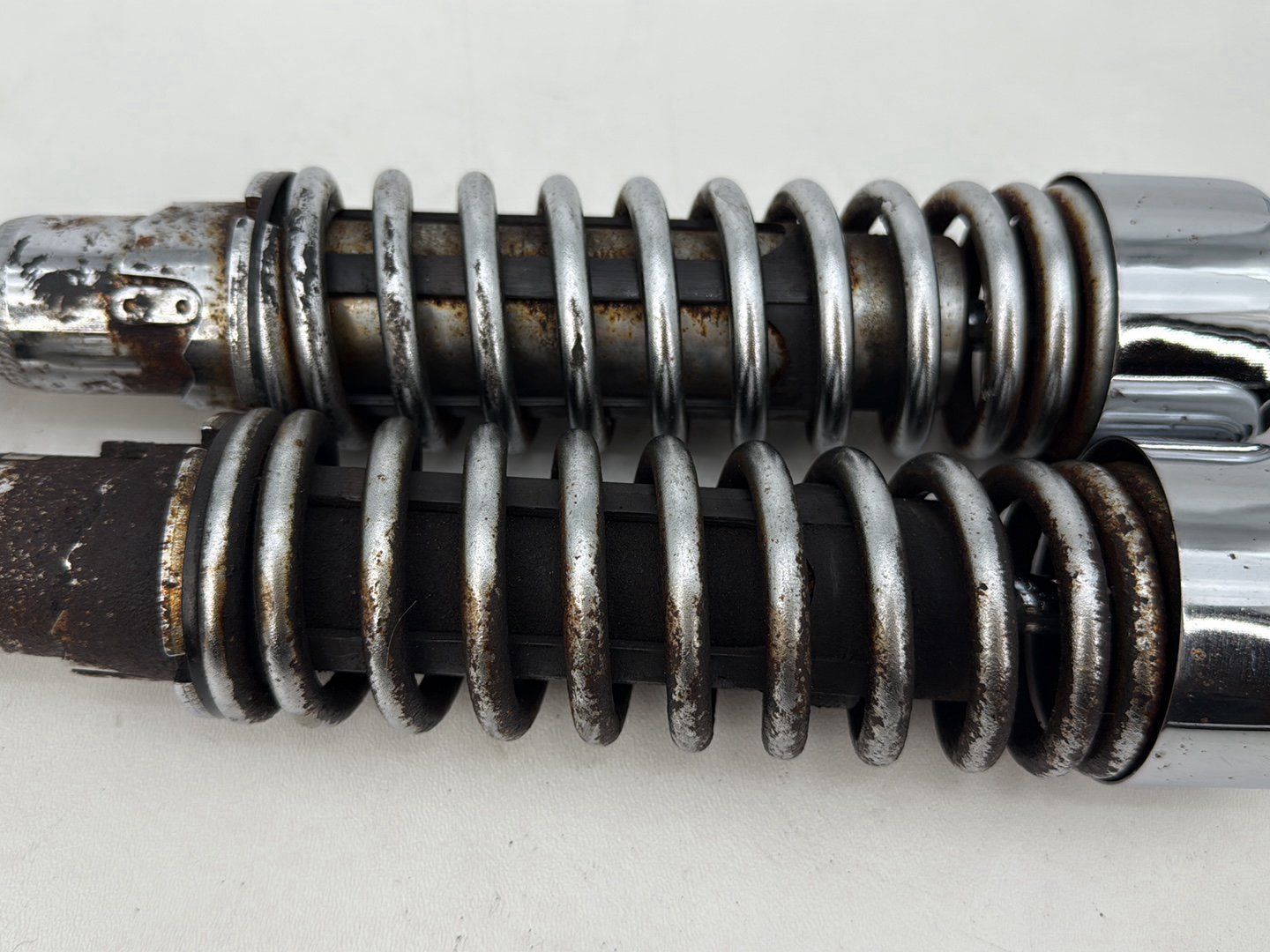 2004 - 2013 Harley-Davidson Sportster 883 Custom Rear Left Right Shock Absorbers 54568-04