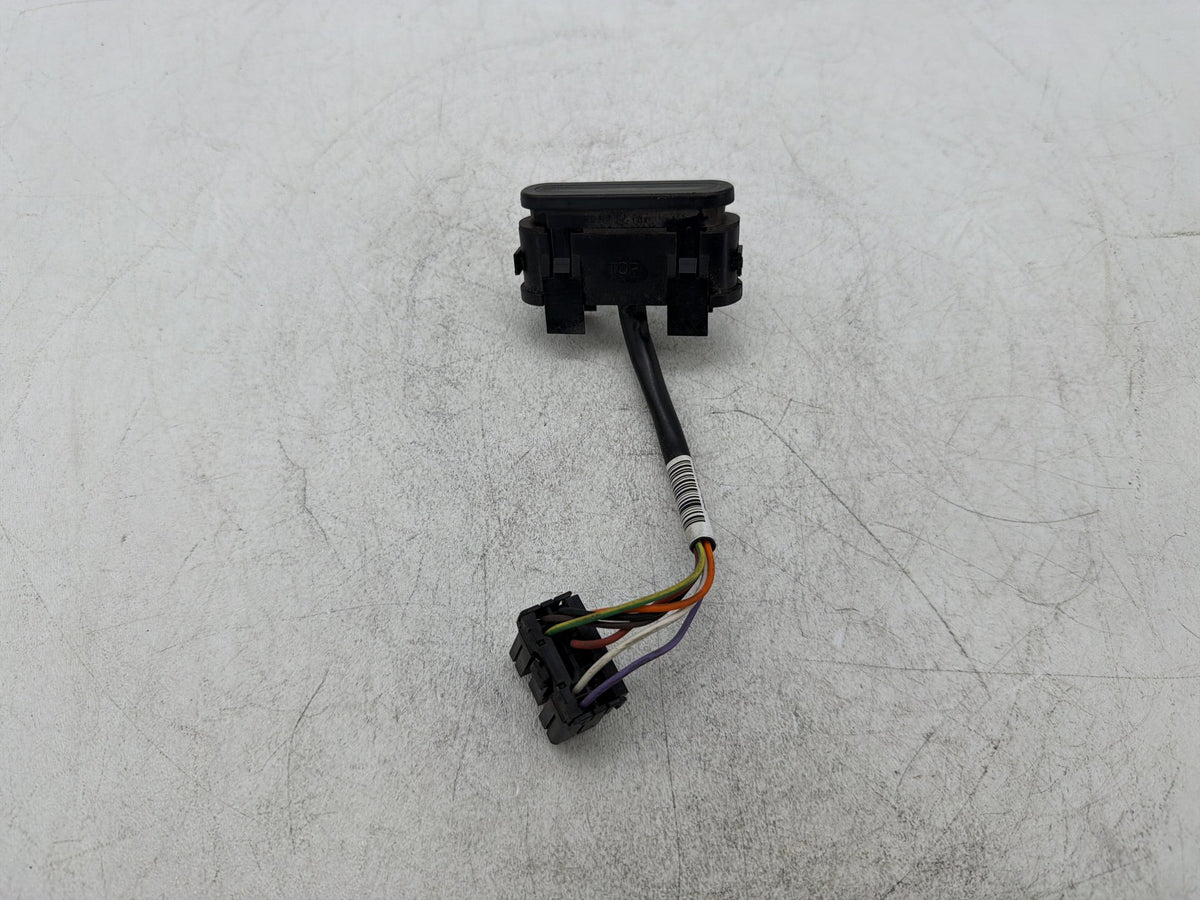 13 Harley Street Glide Touring FLHX OEM Dash Indicator Lamp Wire Plug 68789-96A