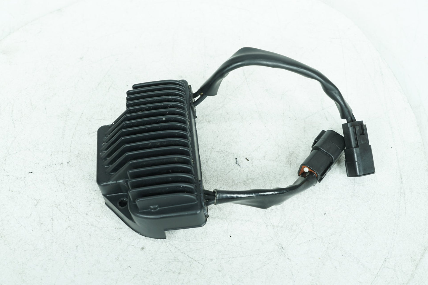 1999 - 2006 Harley-Davidson Dyna Super Glide Voltage Regulator Rectifier   	74631-06