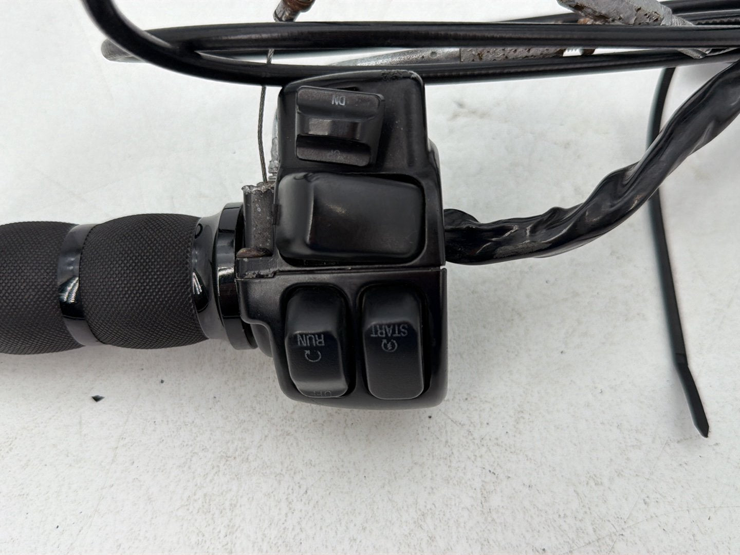 2007 - 2012 Harley-Davidson Touring Street Glide Right Engine Start Kill Switches Controls w/ Hand Grip, Idle Throttle Cables
