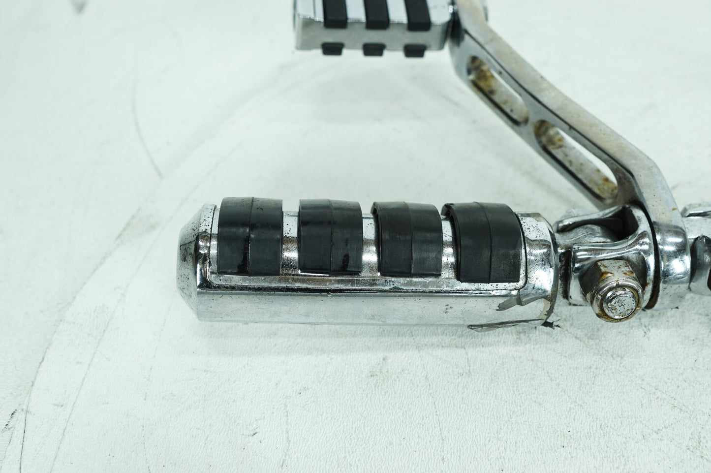 1991 - 2003 Harley-Davidson Sportster Hugger Left & Right Driver Step Foot Rest Pegs 50643-82