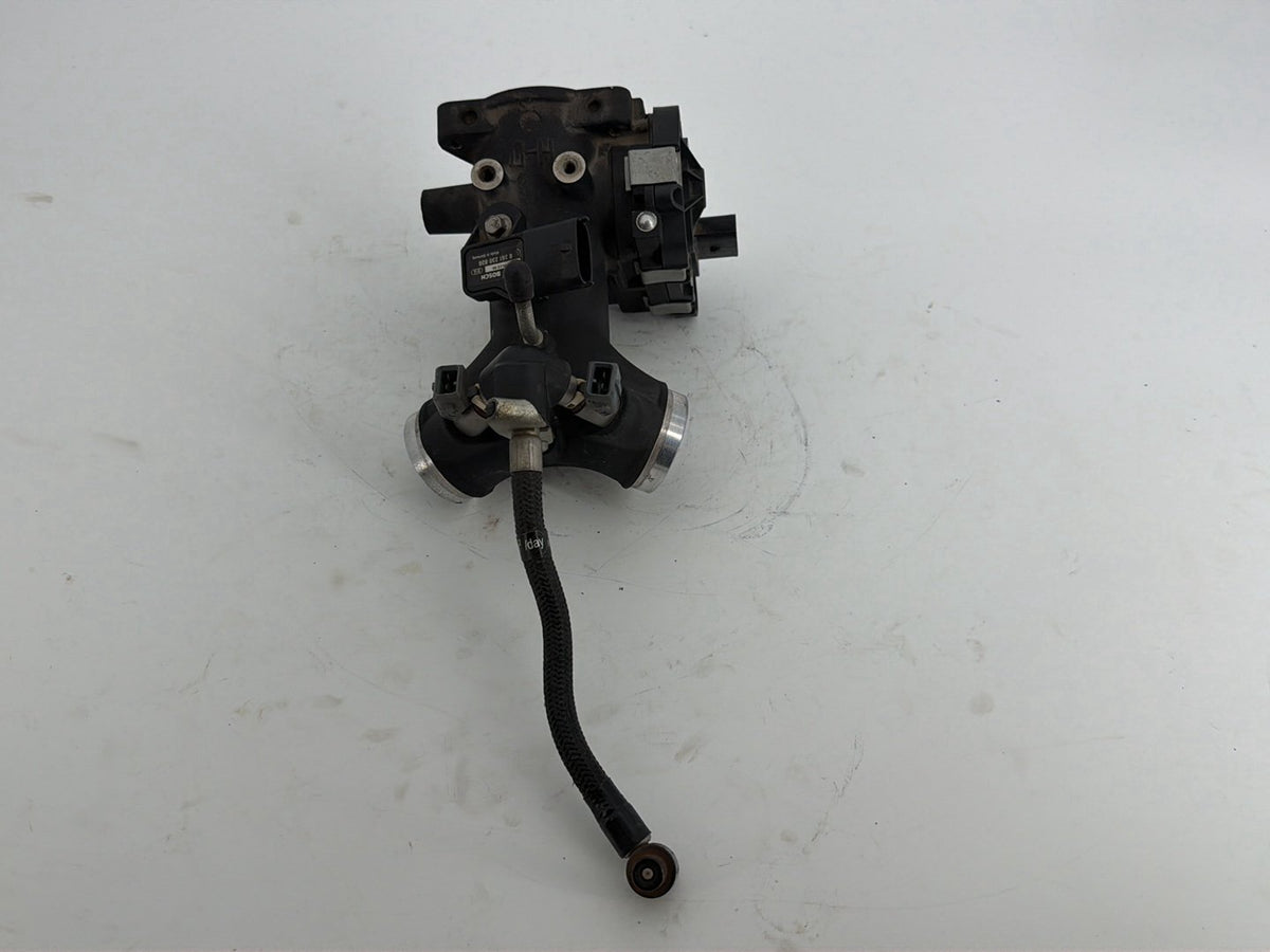2013 Harley Touring FLHTK Glide Ultra OEM Engine Intake Manifold Throttle Body