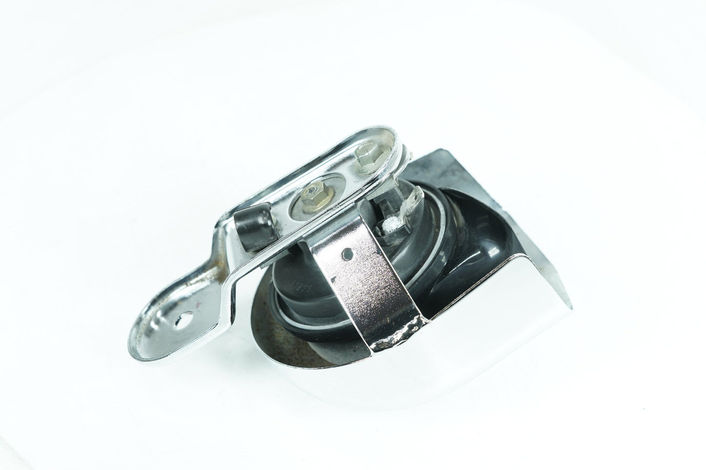 1999 - 2006 Harley-Davidson Touring Electra Glide Classic Horn Signal Klaxon Chrome Cover  	69012-93A
