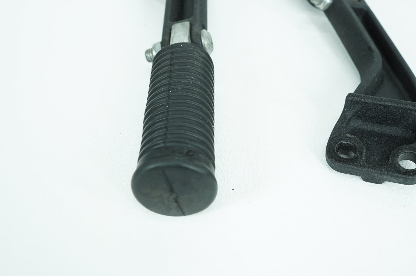 2007 - 2017 Harley-Davidson Dyna Super Glide Custom Passenger Left & Right Foot Pegs 49224-06A