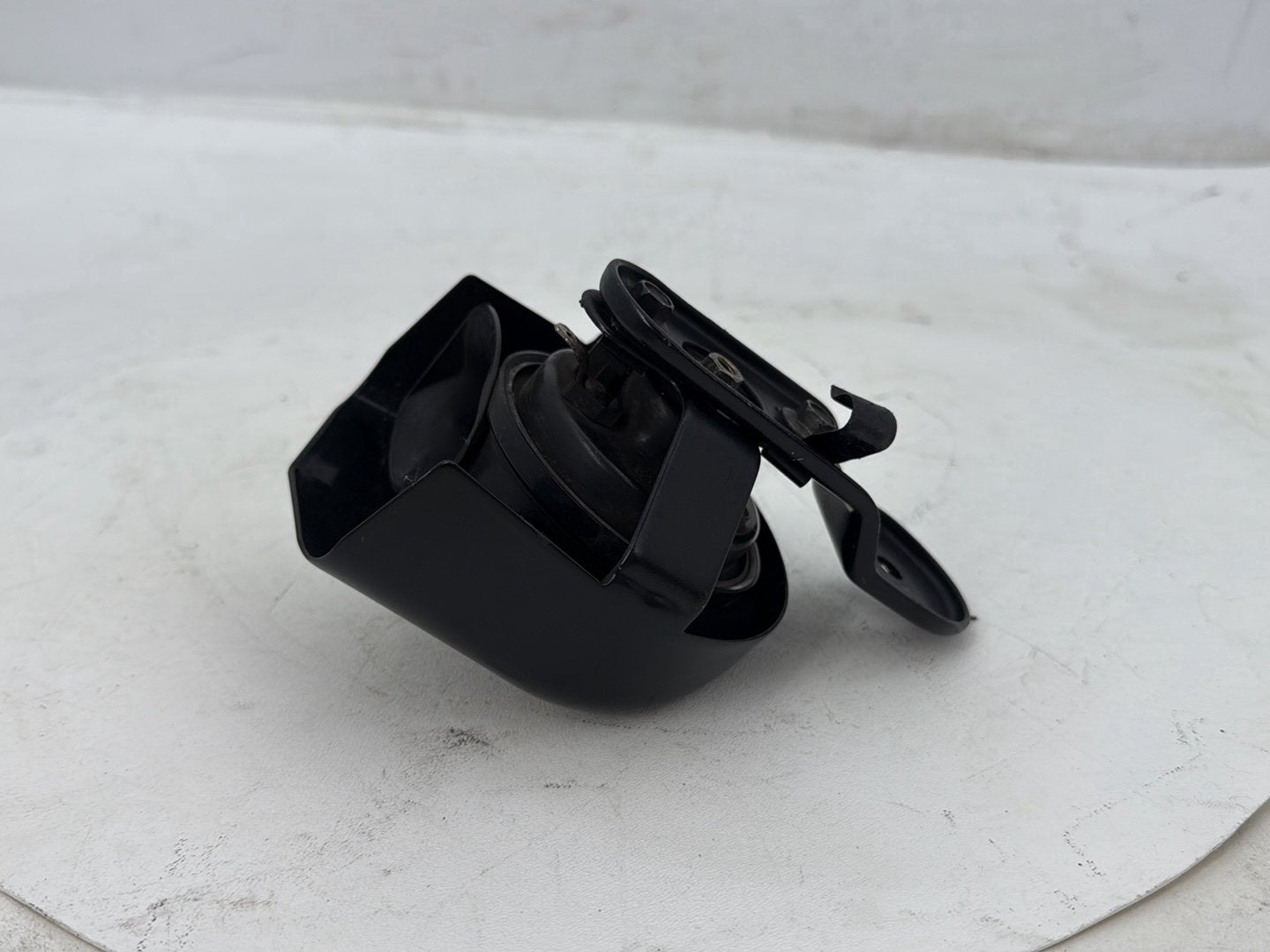 2006 Harley Dyna Super Glide Custom FXDCI OEM Horn Signal Klaxon Chrome Cover