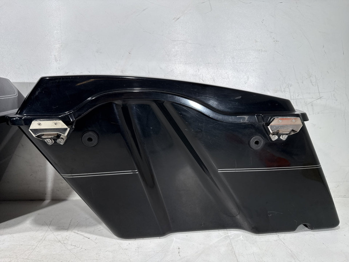 2009 Harley Electra Glide Touring Ultra OEM Left Right Saddlebags Luggage NOKey