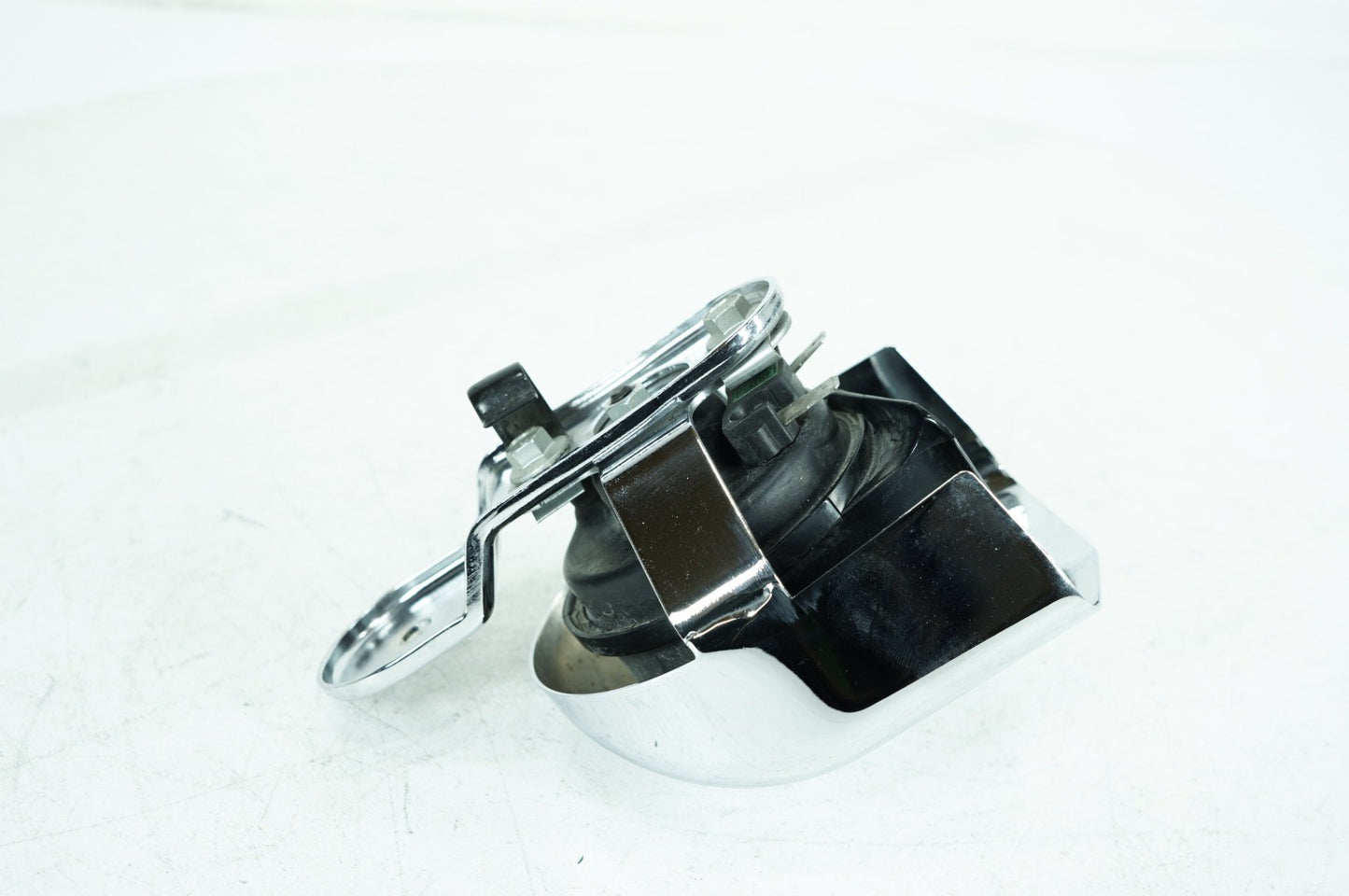 2008 - 2016 Harley-Davidson Touring Electra Glide Ultra Horn Signal Klaxon Chrome Cover 69012-93A