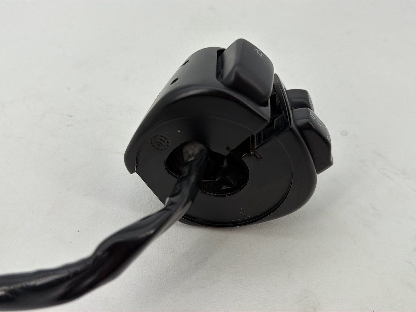 1999 - 2006 Harley-Davidson Touring Road King Left Turn Signal Headlight Switches Controls  	71685-06A