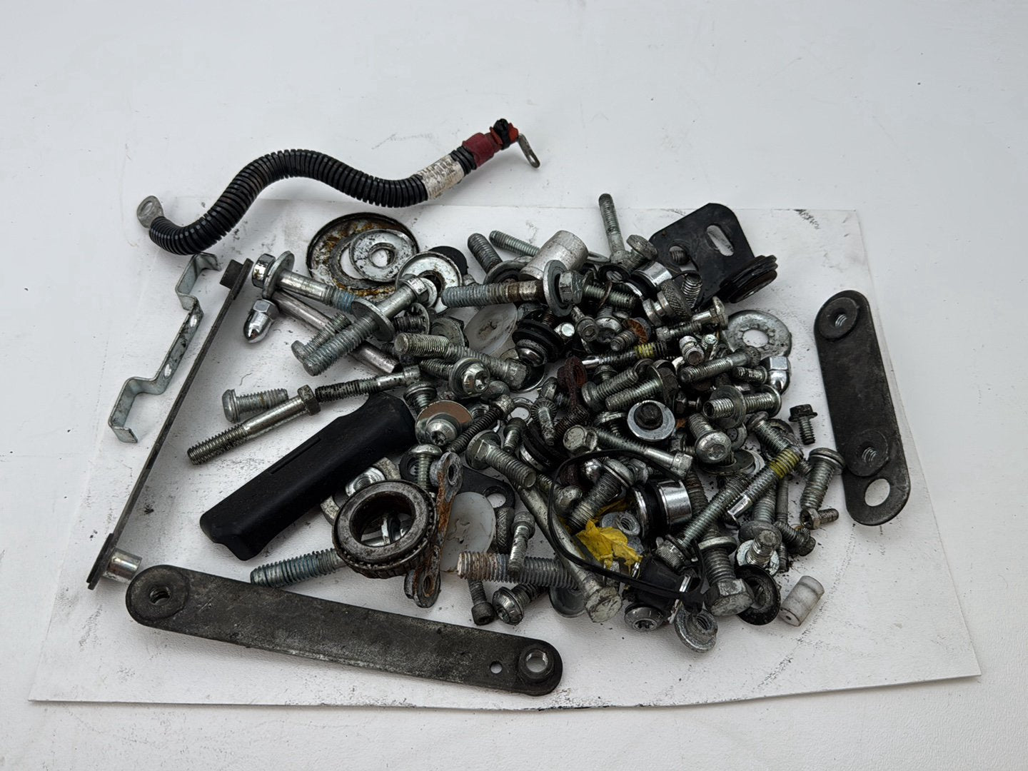 2008 Harley Softail Deluxe FLSTN OEM Hardware Bolts Nuts & Brackets