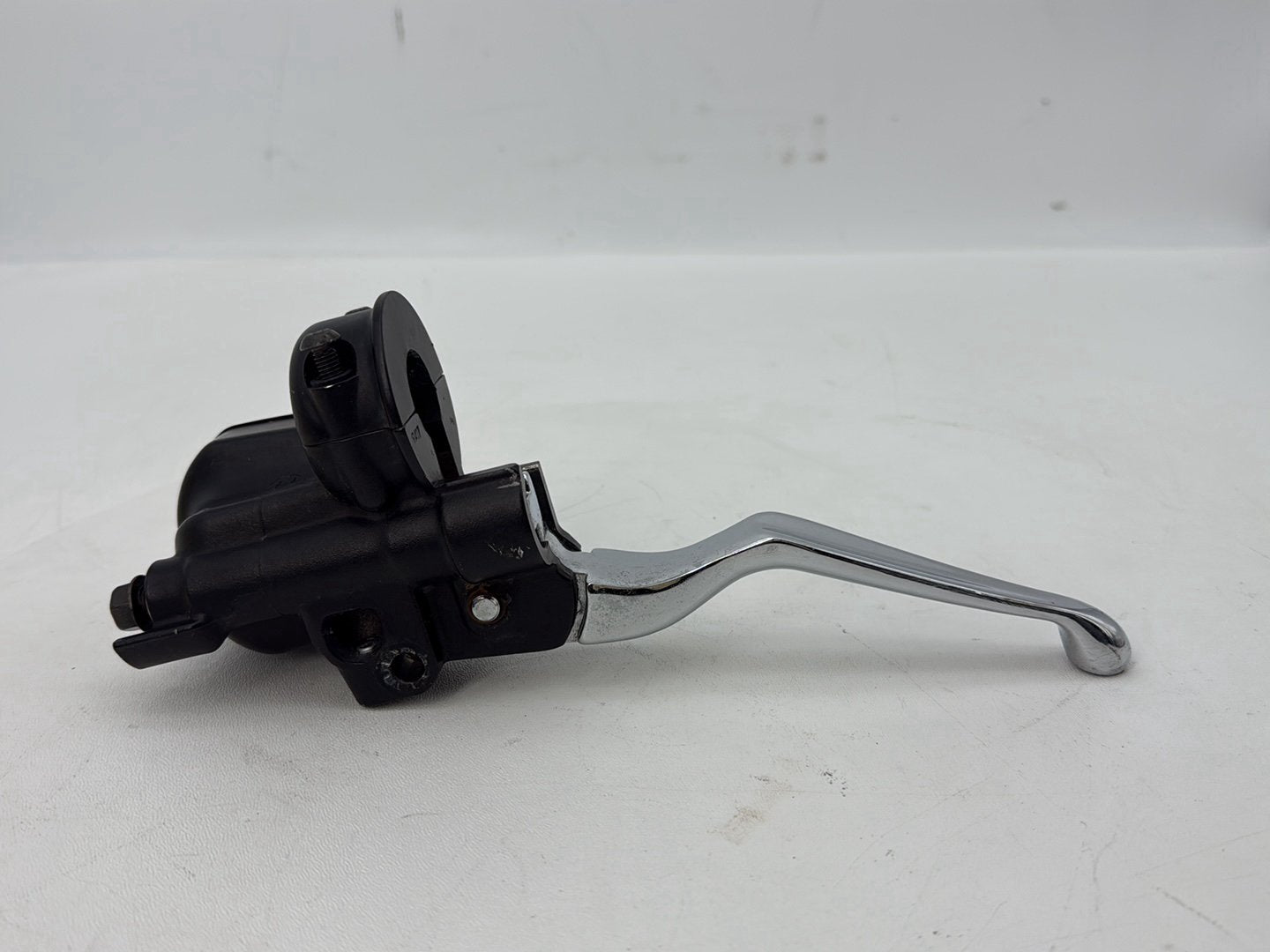 2004 - 2013 Harley-Davidson Sportster 883 Custom Front Right Brake Lever Master Cylinder 45146-07