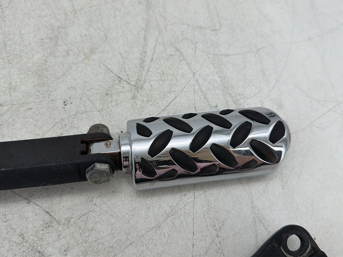 2007 Harley Dyna Street Bob FXDB OEM Passenger Left & Right Foot Pegs