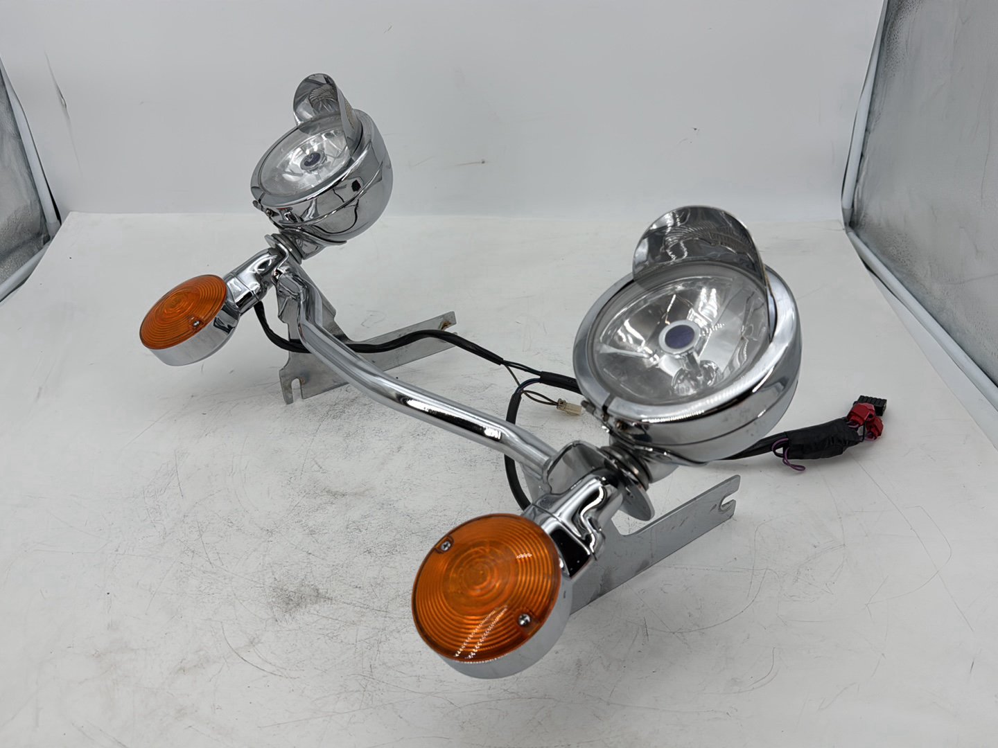 1999 - 2006 Harley-Davidson Touring Electra Glide Classic Front Turn Signal Indicators Aux Light Bar  	68712-94A