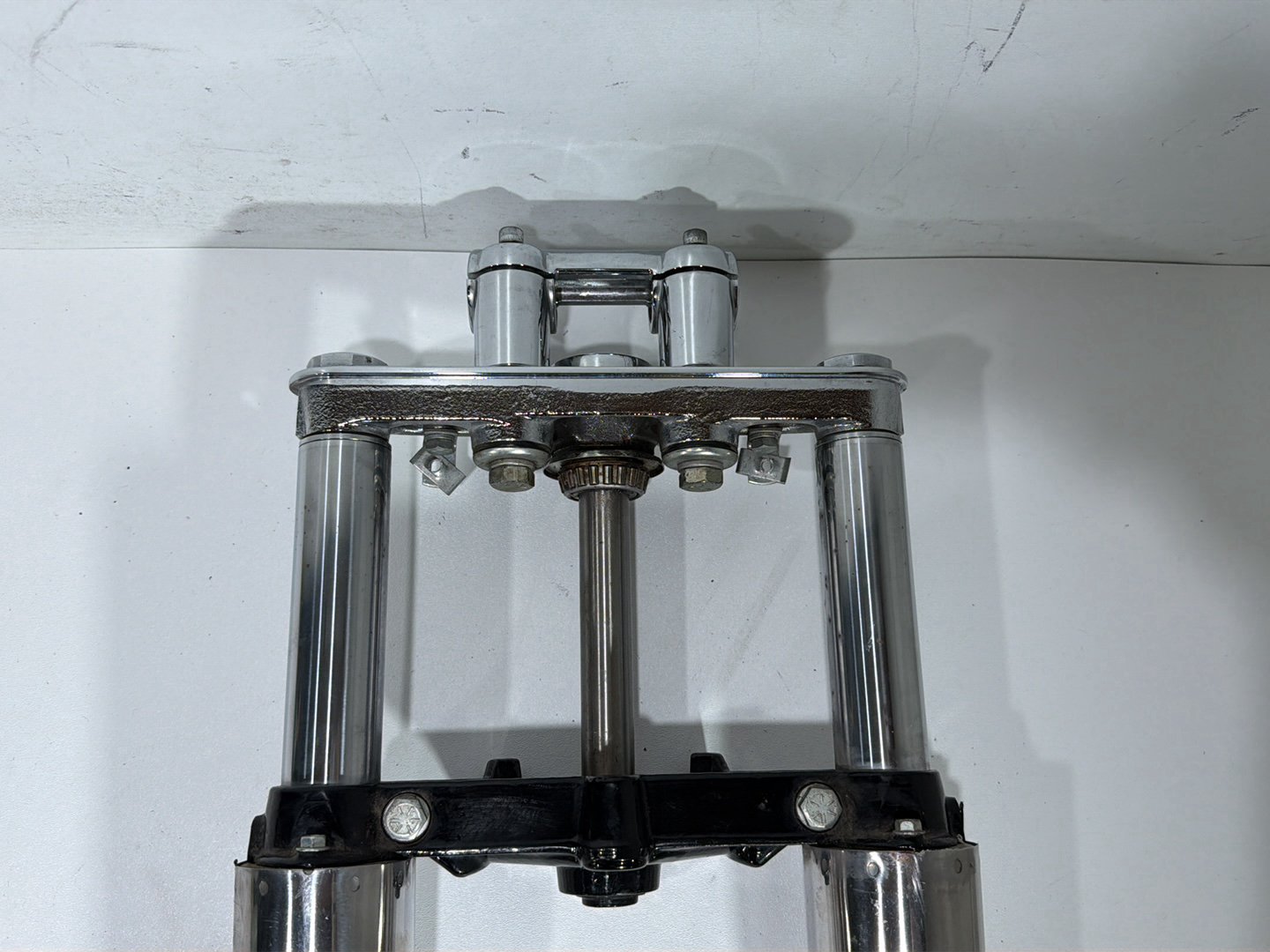 2011 Harley Heritage Softail Classic FLSTC OEM Front Triple Tree Set & LH RH Fork Legs Sliders