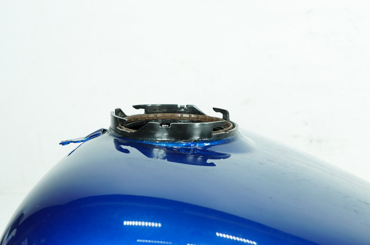 2007 - 2012 Harley-Davidson Touring Electra Glide Ultra Fuel Gas Tank Gasoline Reservoir 61356-08