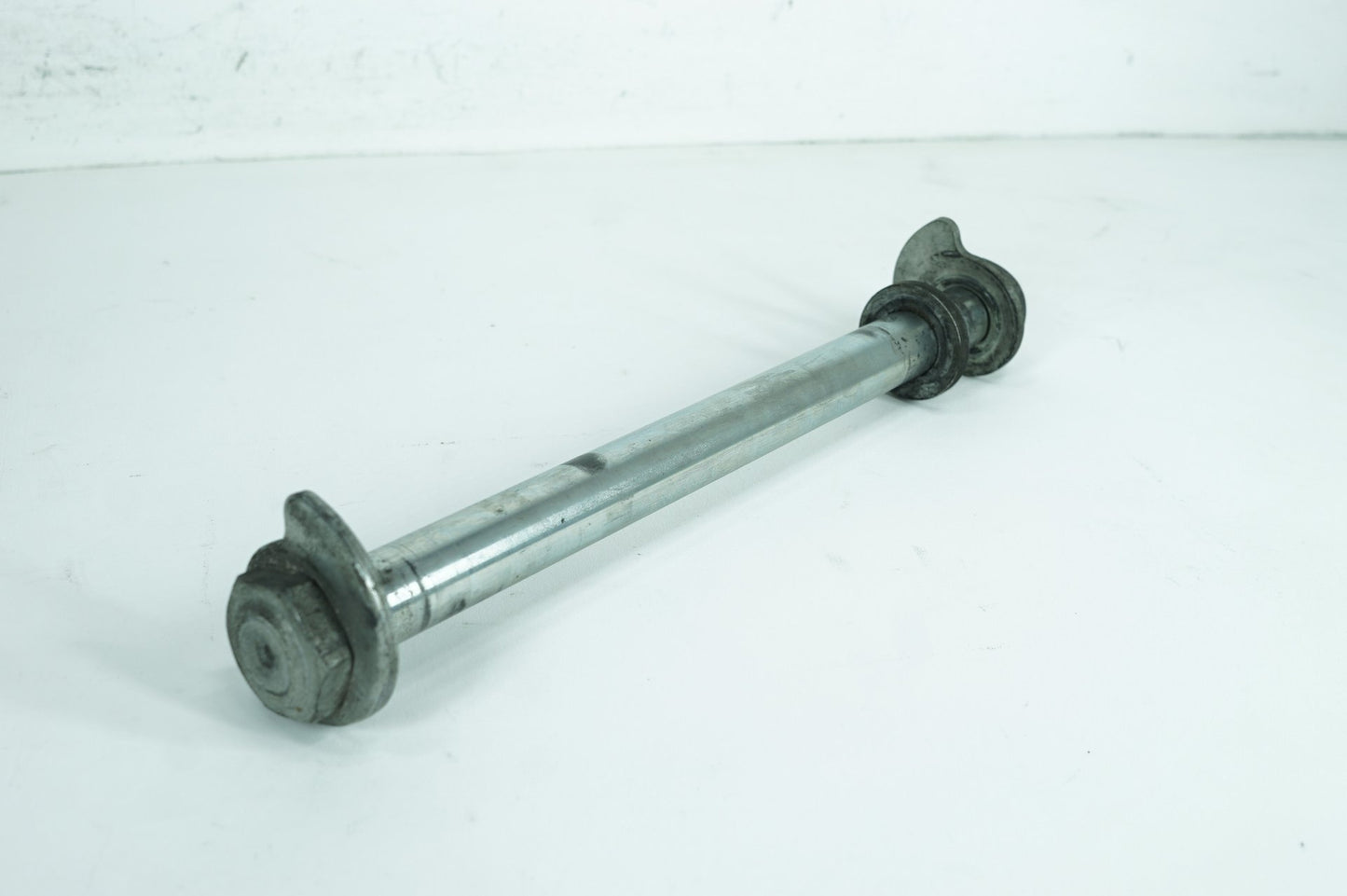 2012 - 2016 Harley-Davidson Touring Electra Ultra CVO Rear Wheel Axle Bolt Shaft 41056-09