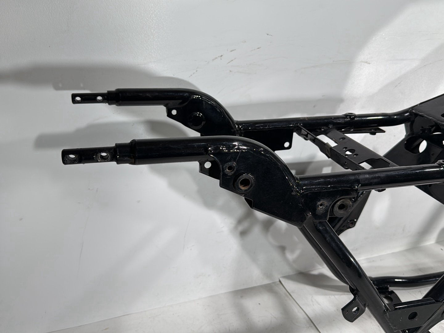 2004 Harley Road King Touring Custom FLHRSI OEM Body Main Frame Chassis CLN CLR