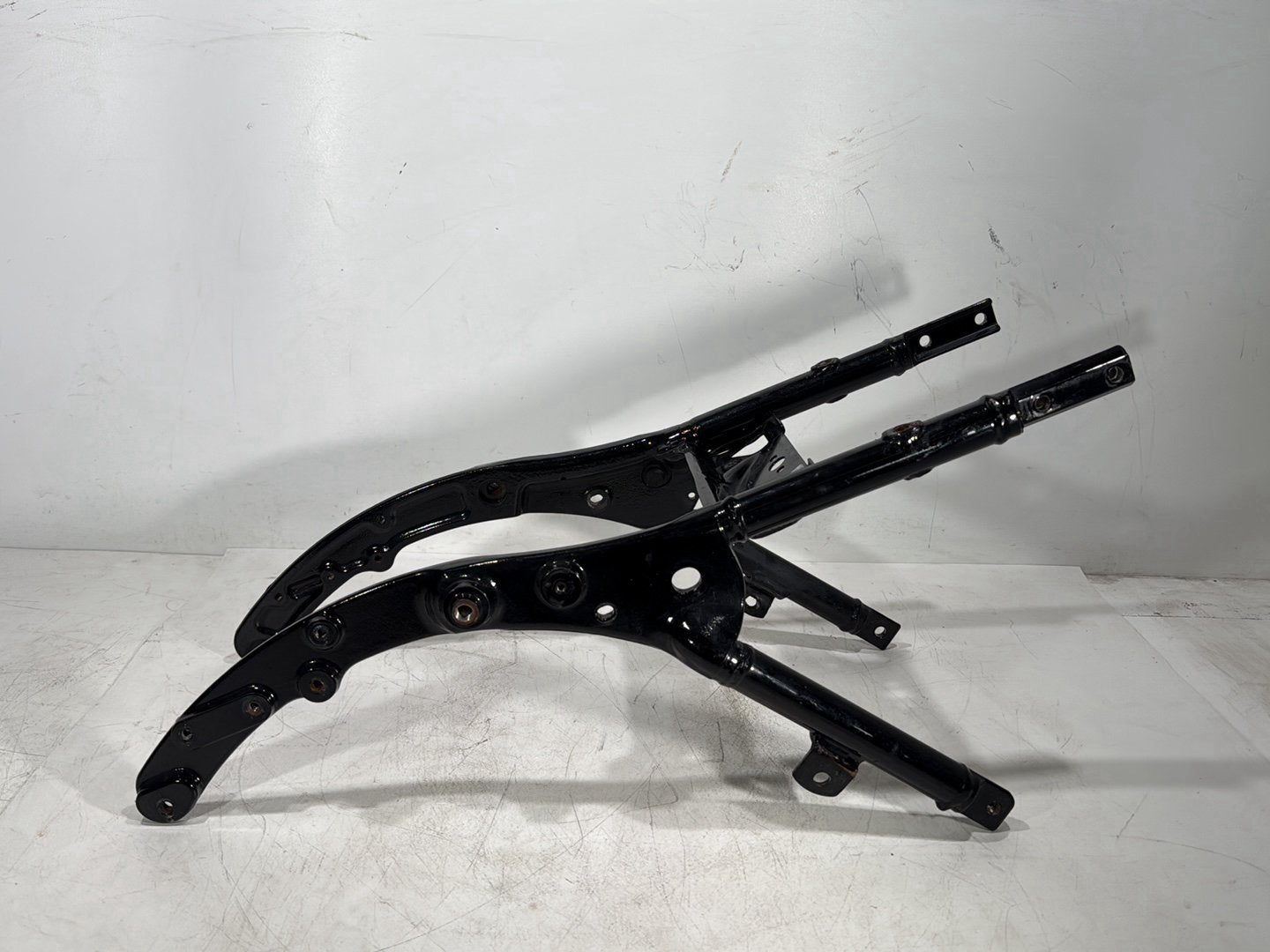 2016 Harley Road King Touring FLHR OEM Rear Back Sub Frame Rail Bar 48079-09BHP