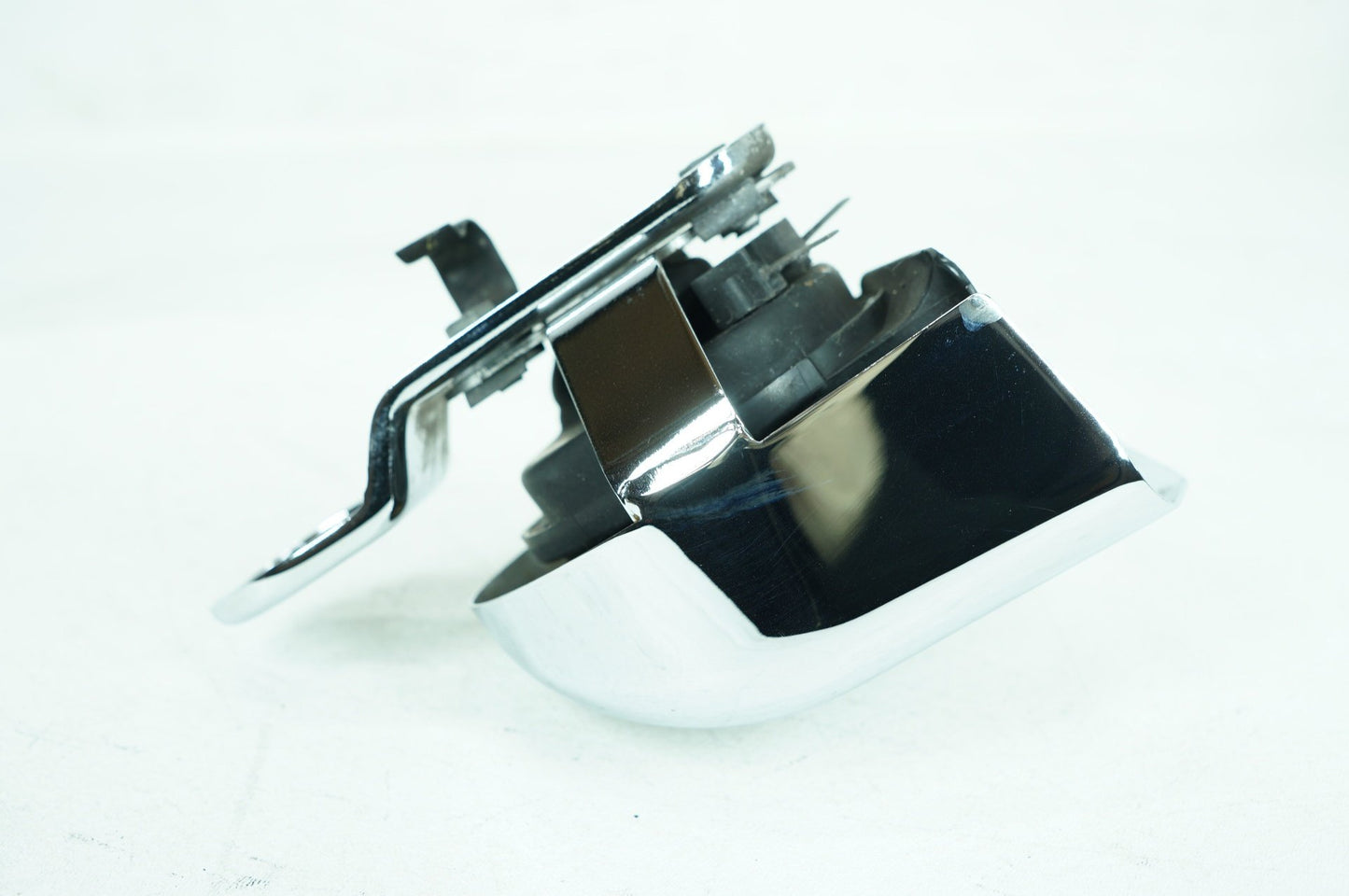 2007 - 2016 Harley-Davidson Touring Street Glide Horn Signal Klaxon Chrome Cover 69012-93A