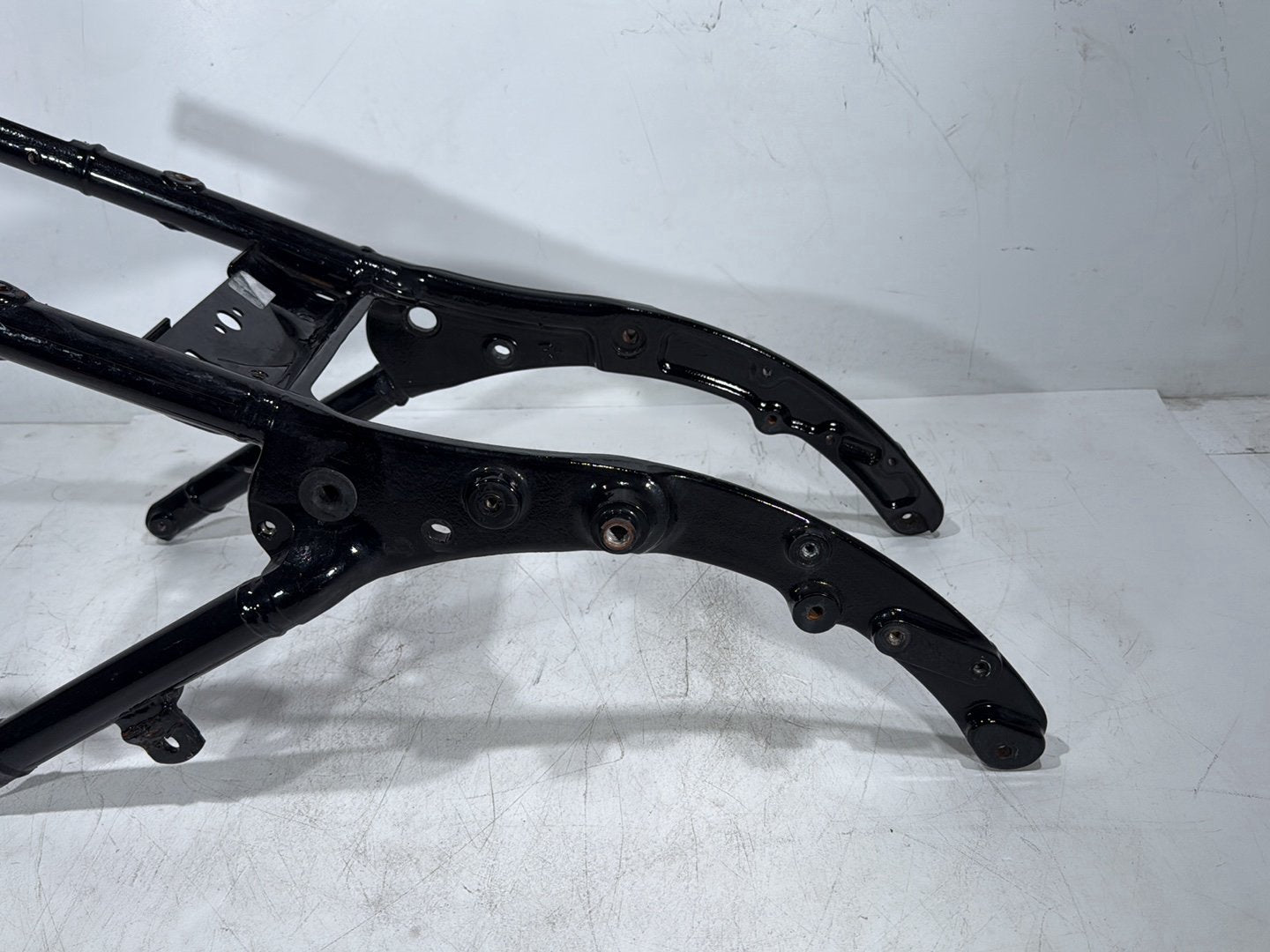 2016 Harley Road King Touring FLHR OEM Rear Back Sub Frame Rail Bar 48079-09BHP