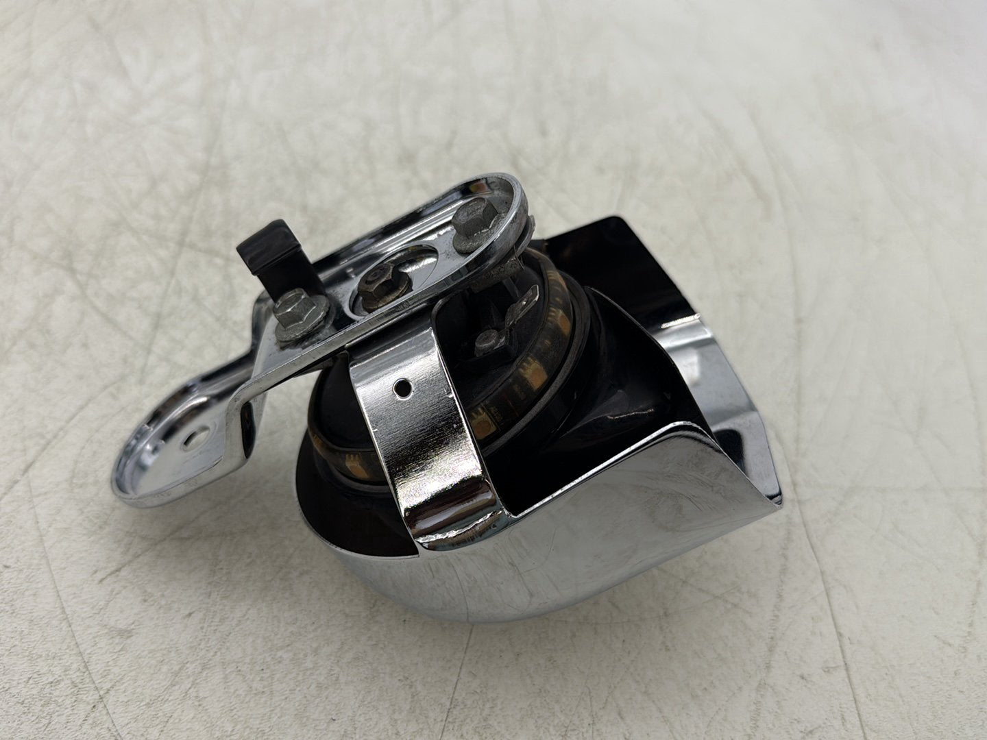 2004 Harley Dyna Super Glide FXDI OEM Horn Signal Klaxon Chrome Cover