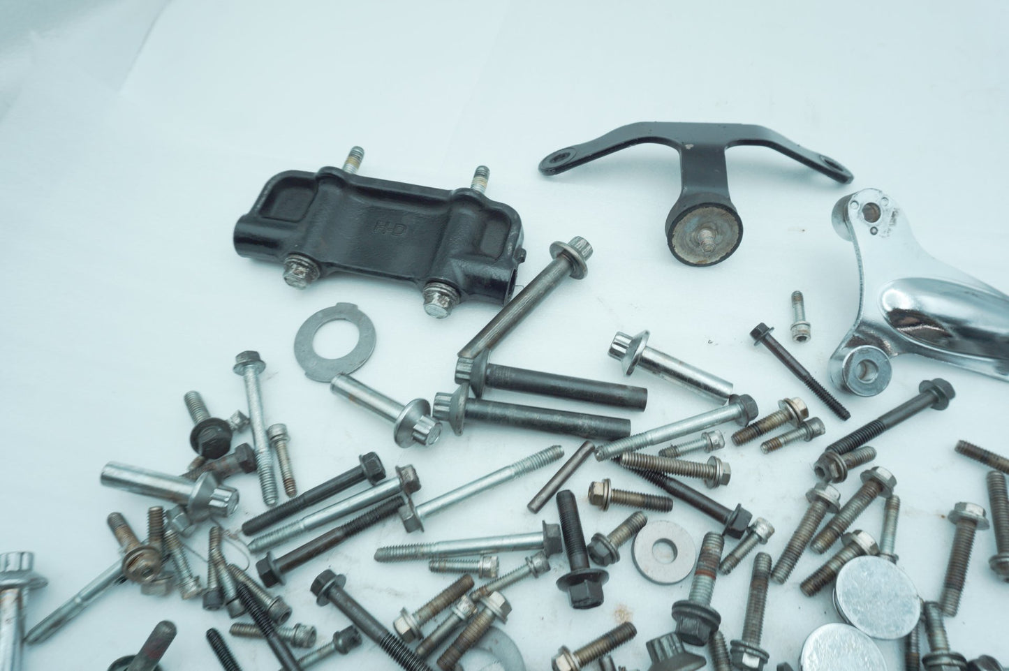 2007 - 2011 Harley-Davidson Touring Electra Glide Engine Motor Hardware Bolts Brackets Bushing 16321-08