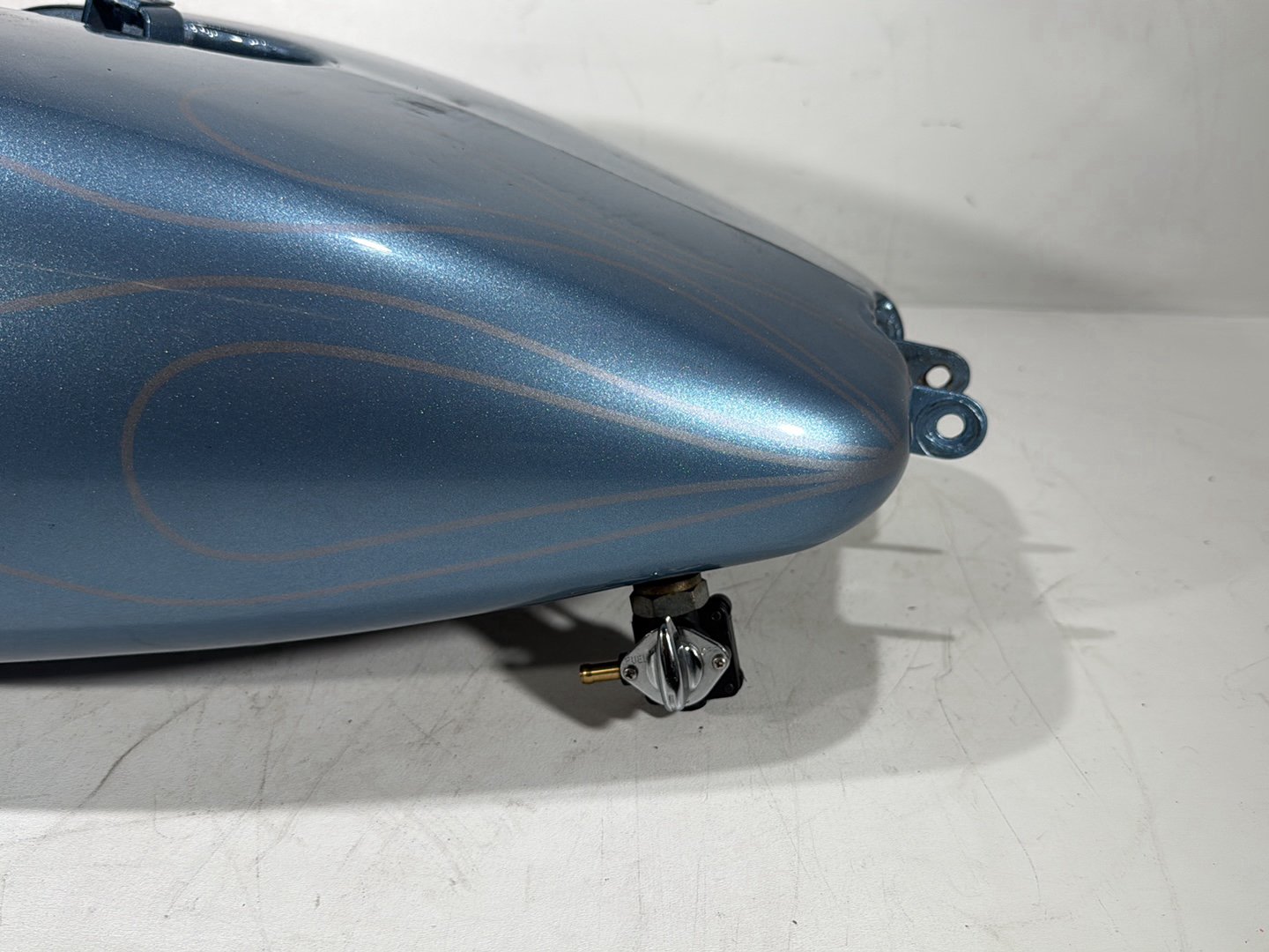 2000 Harley Dyna FXDWG Wide Glide OEM Fuel Gas Tank Gasoline Reservoir
