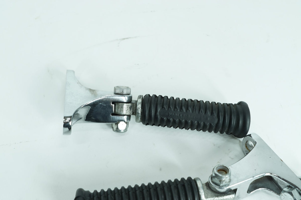 1983 - 1998 Harley-Davidson Dyna Super Glide Passenger Left & Right Foot Pegs 33189-63, 33048-72