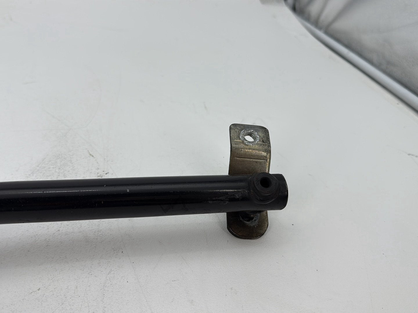 2004 Harley Softail FLSTC Heritage Classic OEM Exhaust Muffler Interconnect Bracket Support Bar