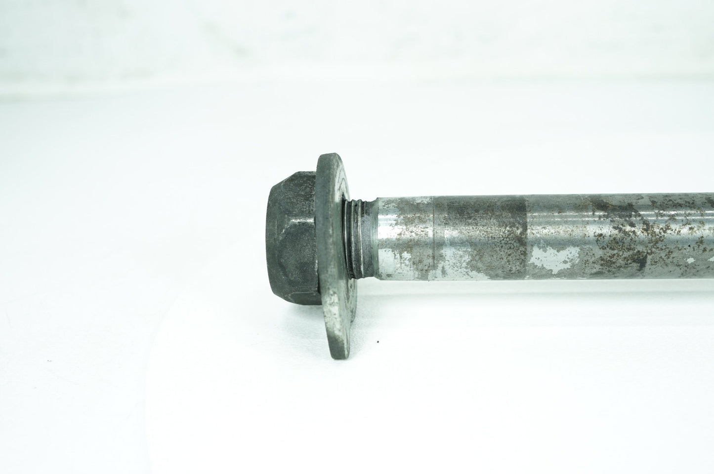 2008 - 2016 Harley-Davidson Touring Street Glide Rear Wheel Axle Bolt Shaft 41056-09