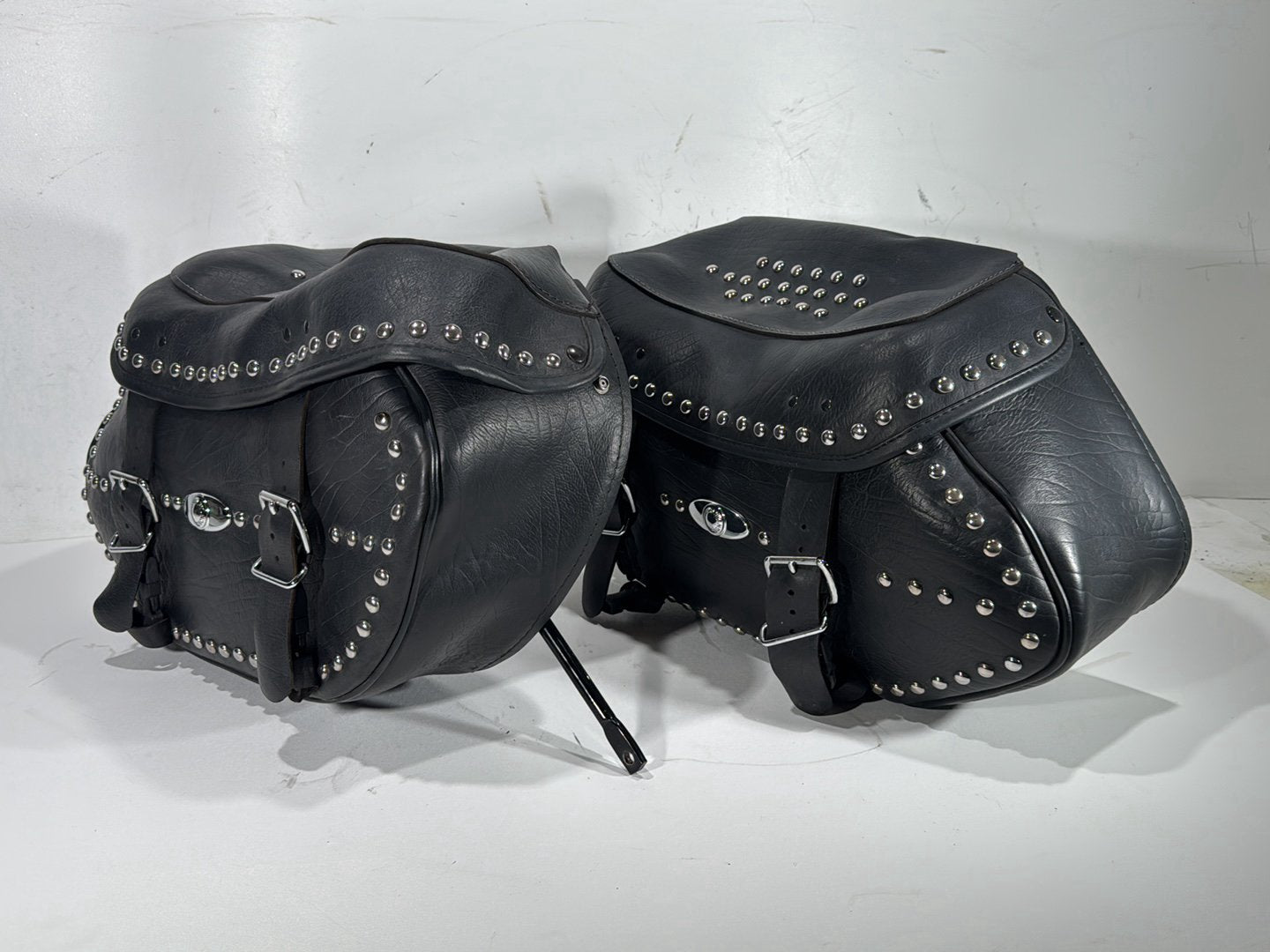 2004 Harley Softail FLSTC Heritage Classic OEM Rear Left Right Saddlebags Luggage Leather