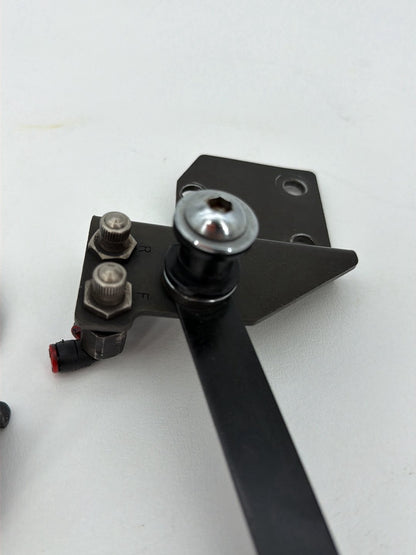 1999 - 2006 Harley-Davidson Touring Road King Left & Right Saddlebag Mount Brackets 53803-06