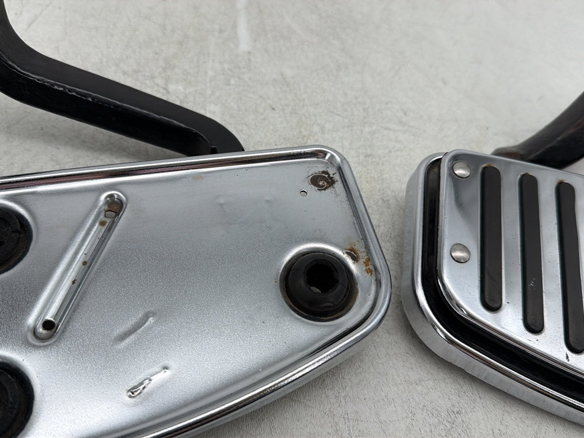 2006 Harley Electra Glide Touring Ultra FLHTCUI OEM Left Right Driver & Pass Floorboard Foot Rest