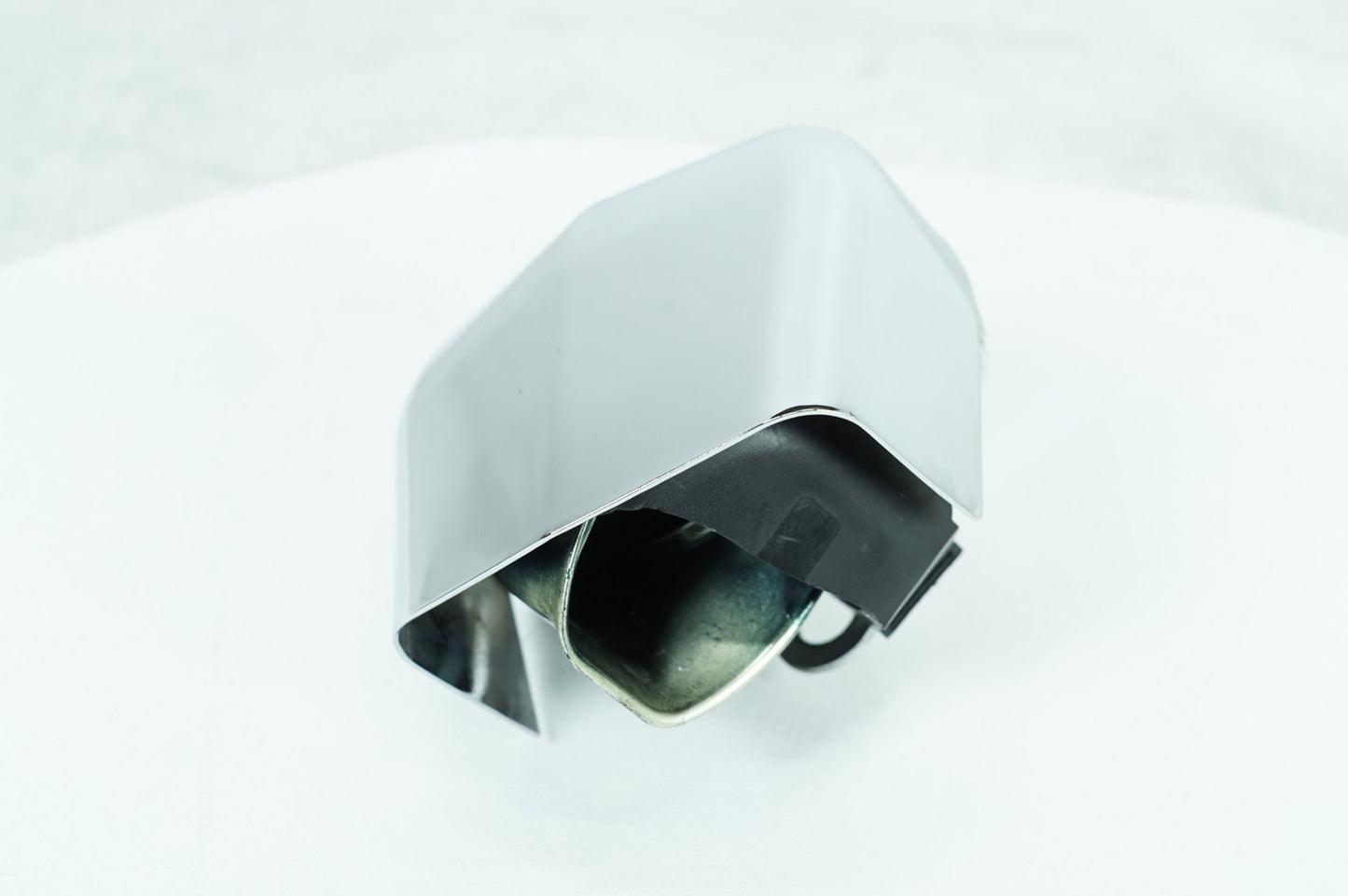 2007 - 2017 Harley-Davidson Dyna Switchback Horn Signal Klaxon Chrome Cover 69012-93A